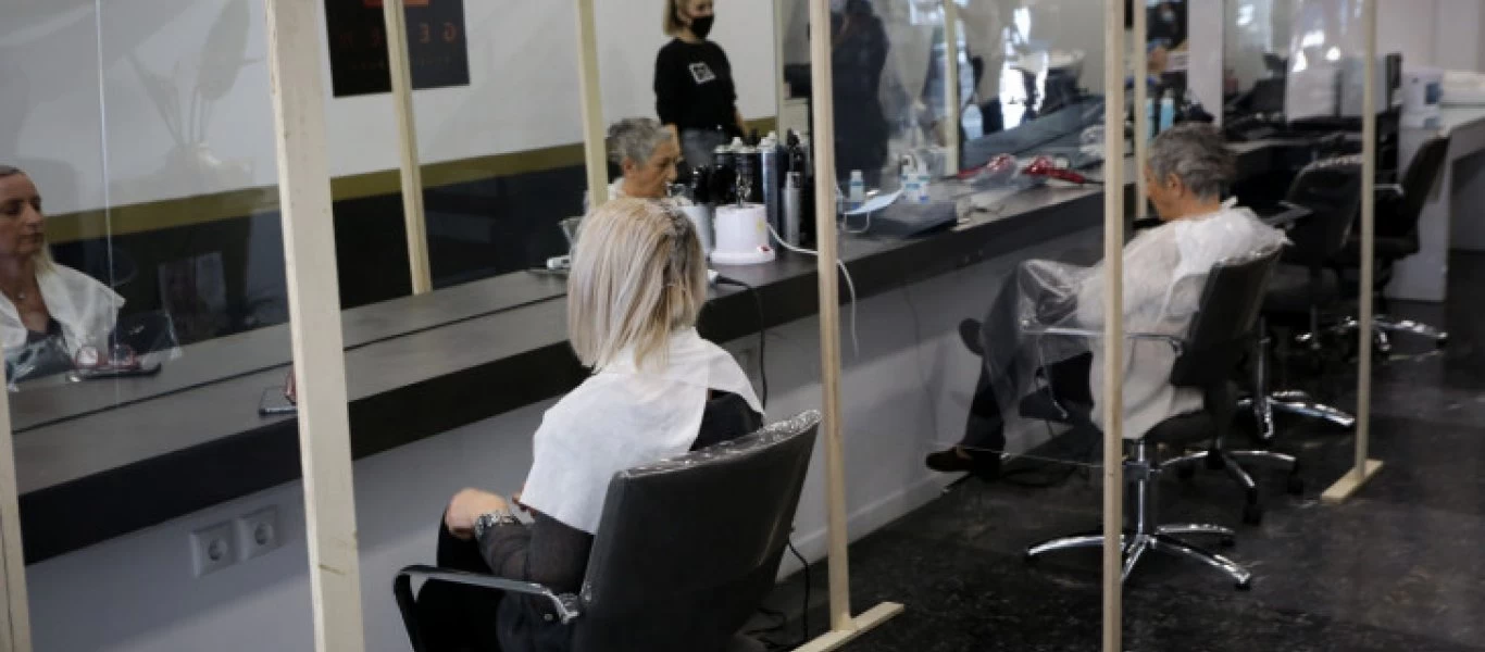 Θα μας επιτρέψουν να κουρευόμαστε από το Σάββατο: Ανοίγουν το Σάββατο κουρεία και κομμωτήρια